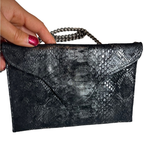 JJ Winters Snakeskin Crossbody Envelope Purse with silver Chain - Picture 5 of 11